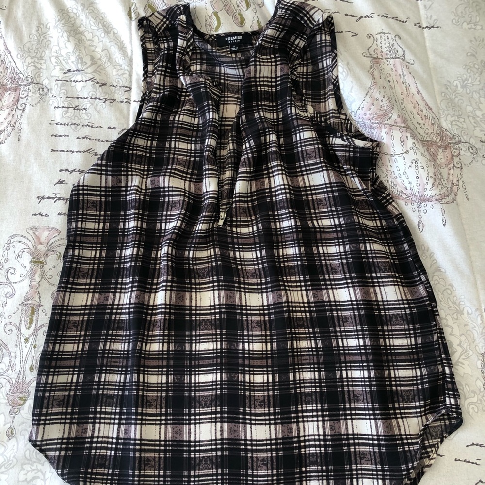 Plaid patterned sleeveless blouse